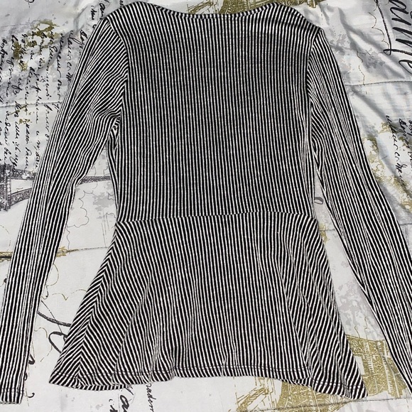 It’d a cute zebra pattern blouse 🤍 - Picture 4 of 4